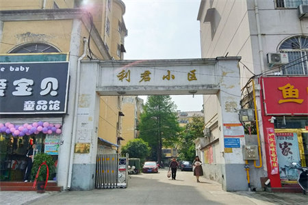 佛山小学附近花千树3室2厅1卫75万98m2简单装修出售
